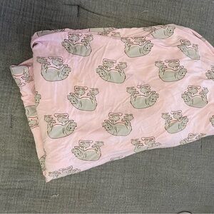 Free Birdees pink Hippo Print bamboo viscose crib sheet